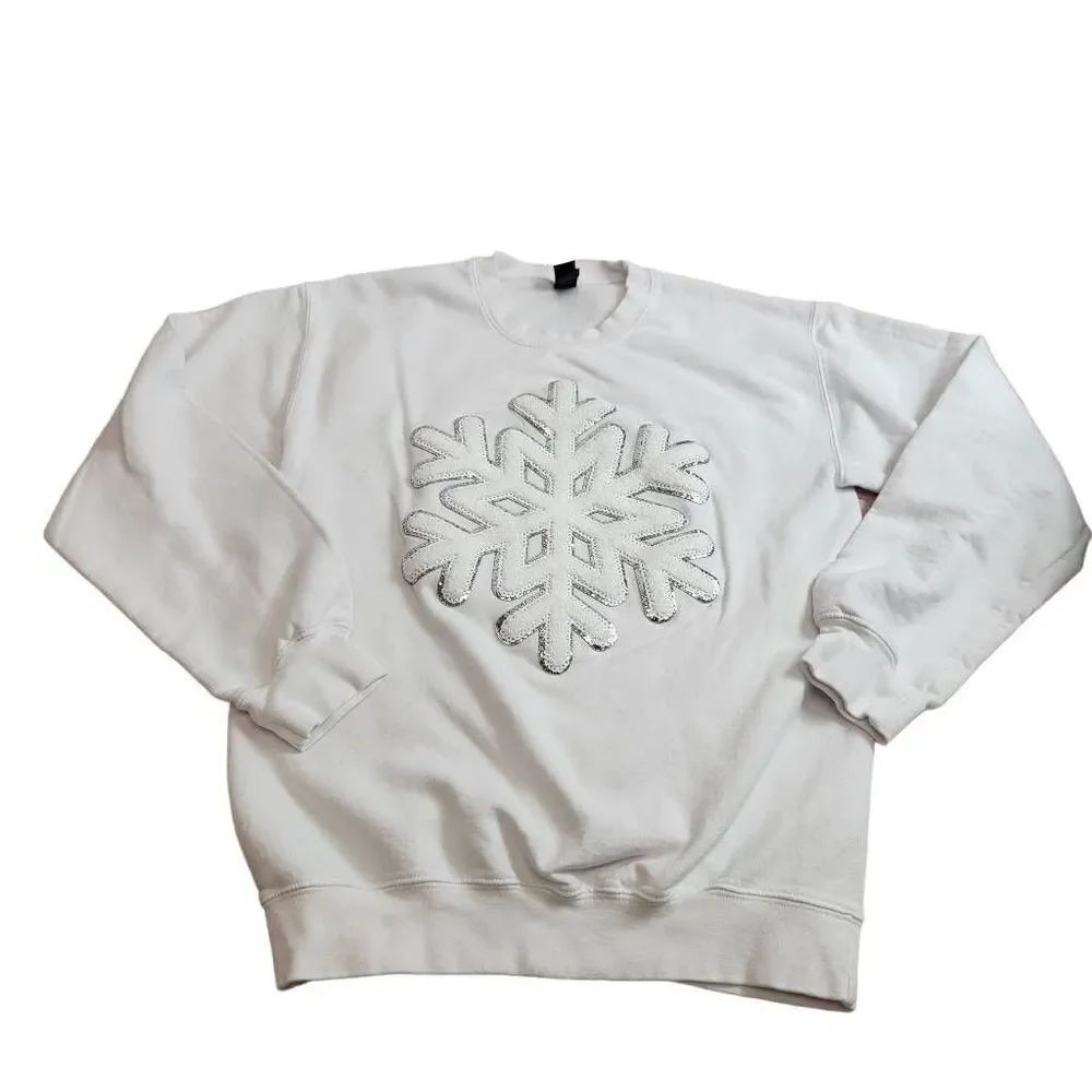 Gildan snowflake sweatshirt S